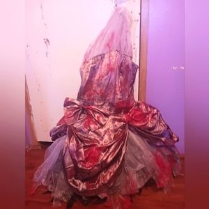 A costume zombie queen